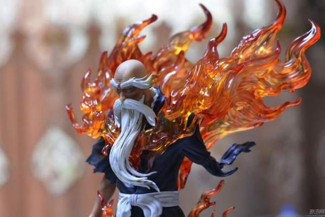 《死神》山本总队长卍解雕像开箱 残日狱衣裹身超霸气