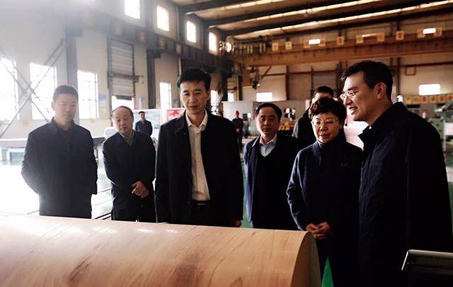 冠县县委书记李春田带领省市县有关部门负责同志到山东冠洲集团走访