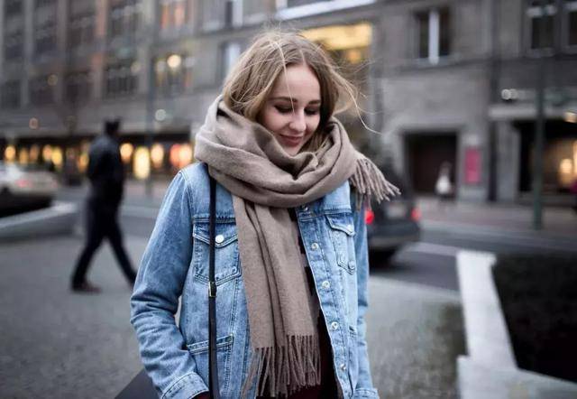 最全围巾教学指南,围巾怎么戴最好看?这里面是有些诀窍的!