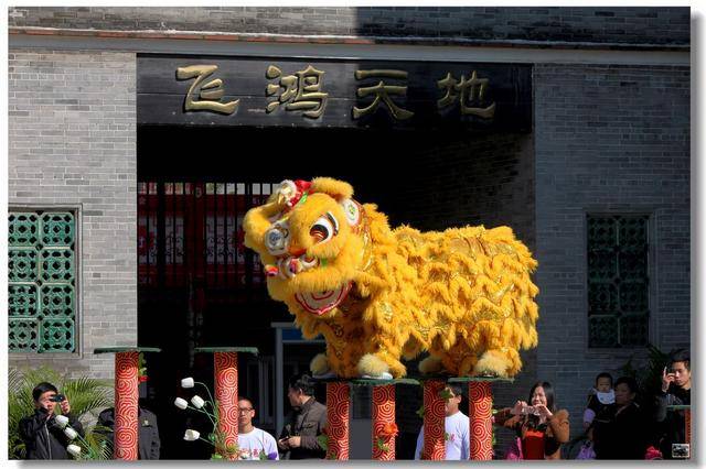 南狮狮头的传统造型上有"刘备狮","关羽狮","张飞狮","赵云狮","马超