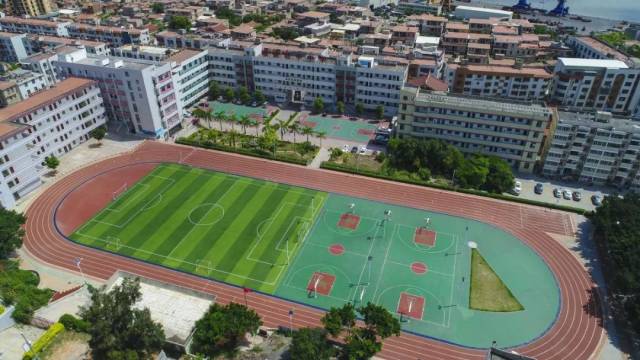 又又又得冠军了!咱石井连续夺得两届泉州市级足球联赛冠军!