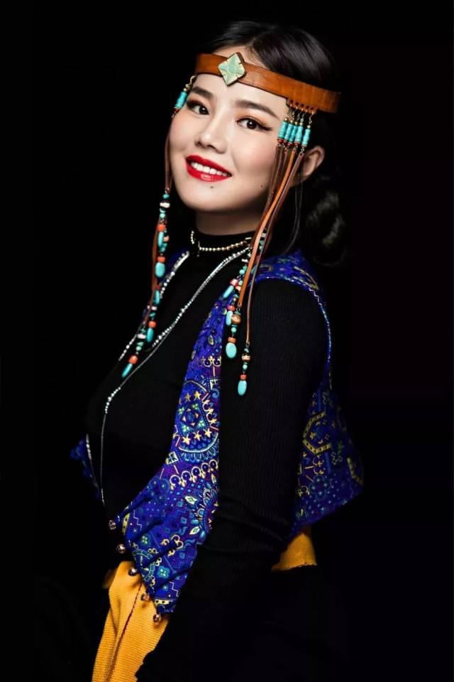 草原音乐联播‖本期榜单top1_乌兰娜《芳华》 致我们终将逝去的青春