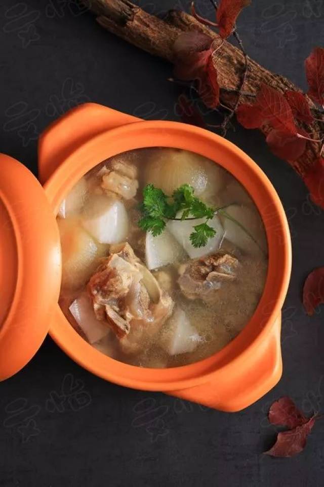 【白萝卜牛尾汤】| 冬天喝一碗,滋补又温暖