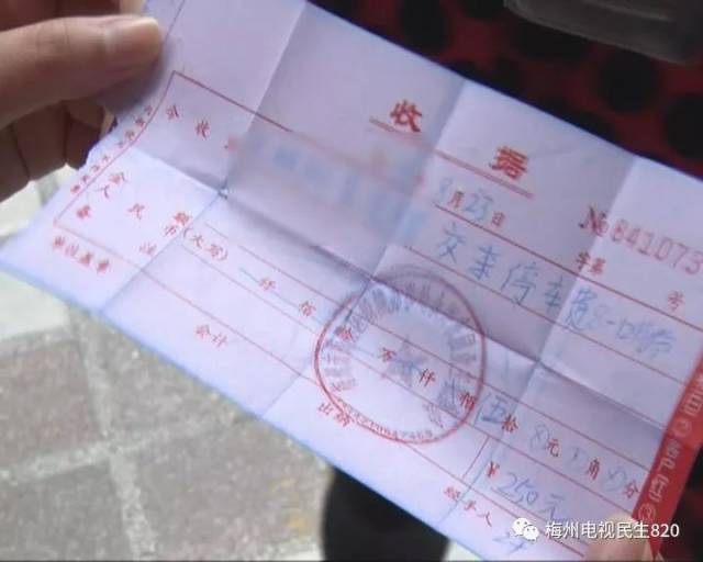 "宝妈"骑单车带着一岁娃儿,凭一张停车费收据找到这个陌生男子