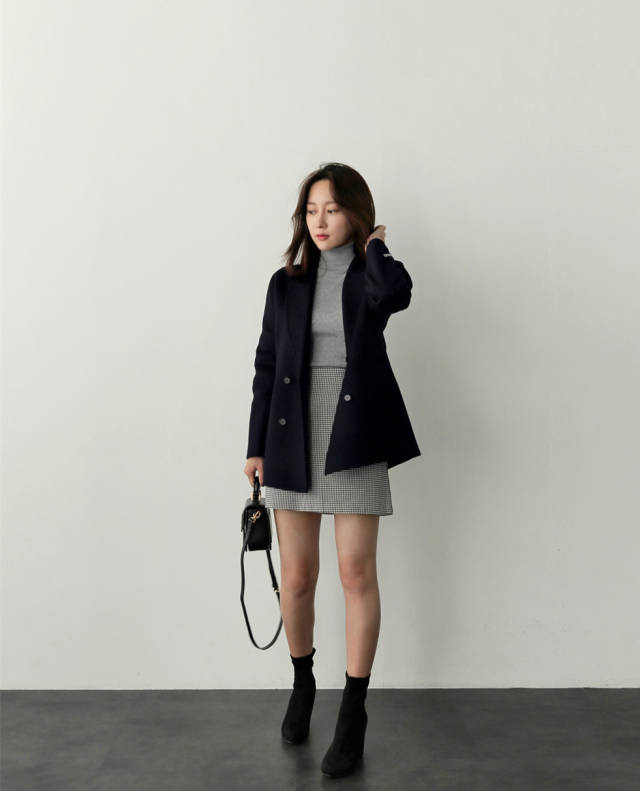 look4: 包臀裙 深咖色短款外套 宝石蓝针织衫