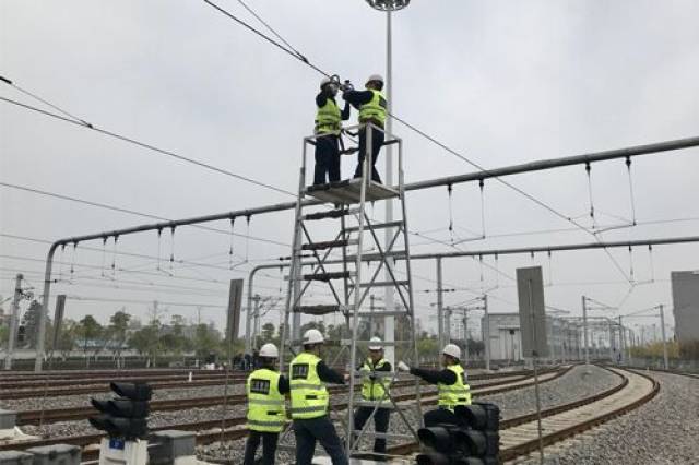 武漢地鐵舉行接觸網除冰防凍演練,惡劣天氣下每小時巡查一次_手機搜狐