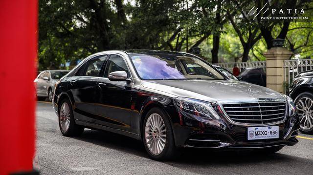 奔驰s500l改色双拼,外观好看的同时还能给原车漆面增添保护,一举两得.