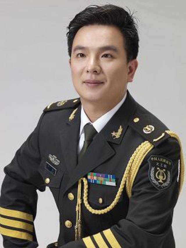 国家一级指挥,原总政歌剧团,总政交响乐团常任指挥 任宝平 中国合唱