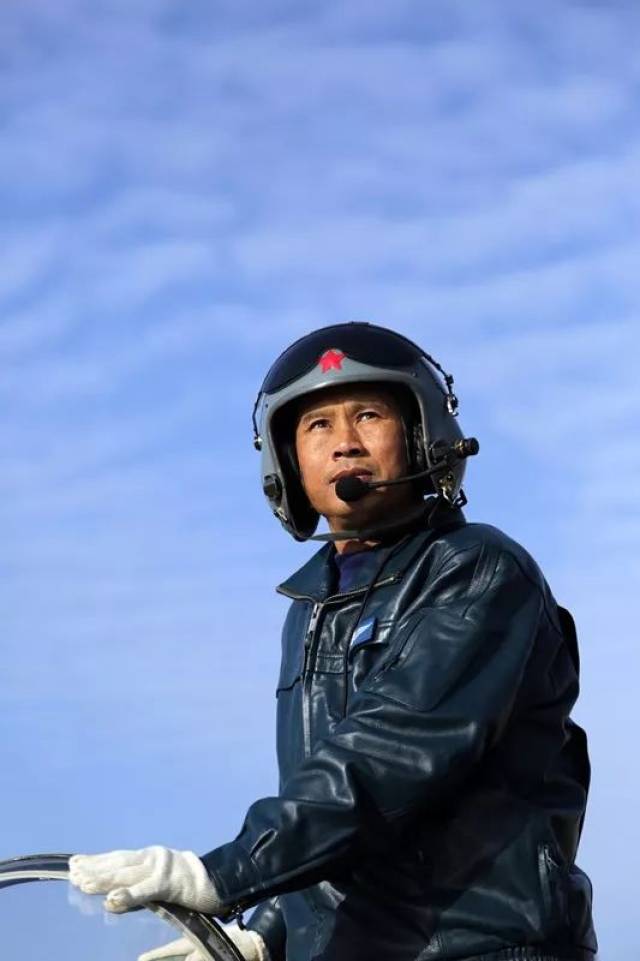 功勋飞行员到底是怎样炼成的,看了这个你就知道了