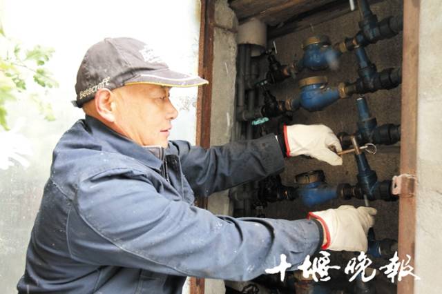 天冷了,十堰人请为水表水管穿衣戴帽,别冻着了!_手机搜狐网