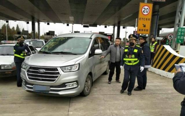 接到群众举报……淮南运管迅速出击,查获非法营运车辆!