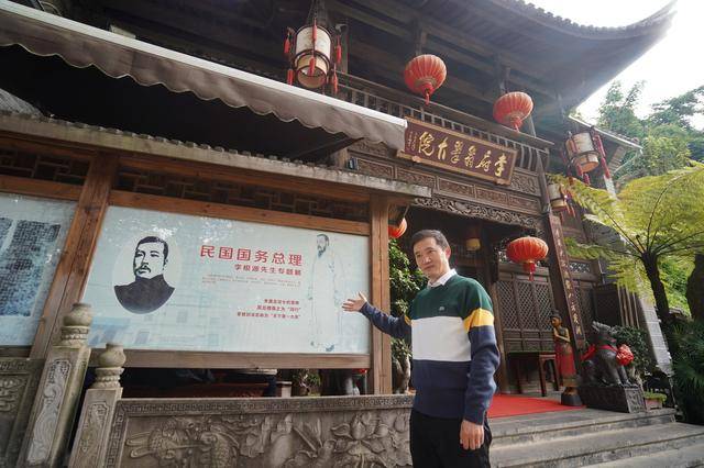 腾冲国殇墓园与李府大院,一家有故事翡翠店,原来是抗战后人开办_手机