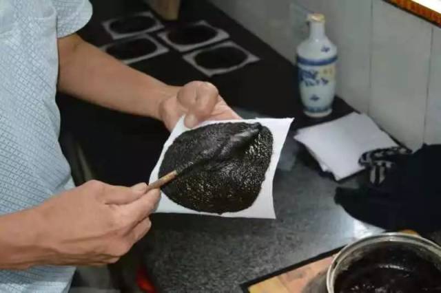 万载县接骨伤科膏药熬制技艺