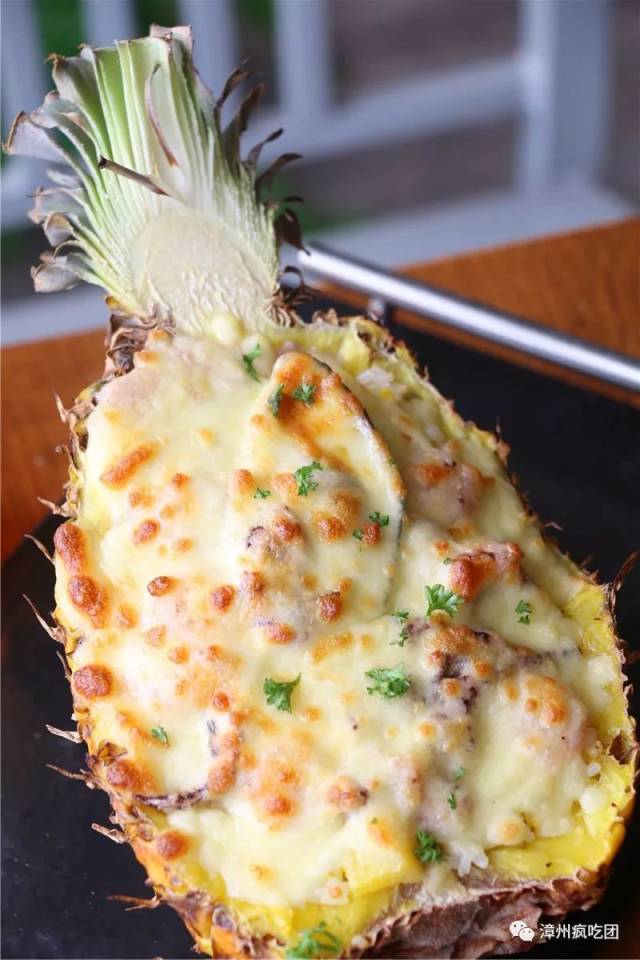 清爽版里是加了菠萝,白蘑菇,培根,玉米,芝士