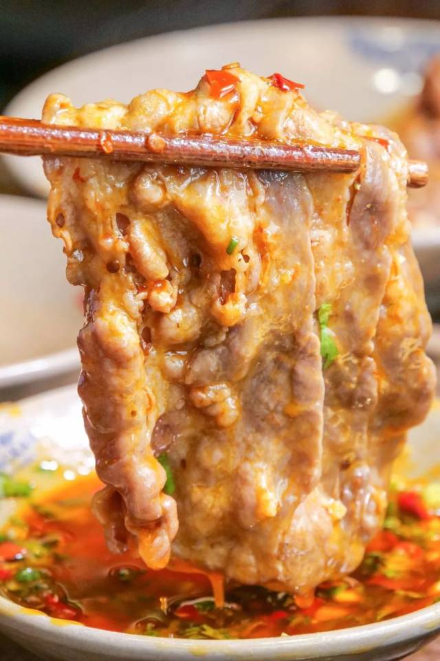 这家在成都需要排队56789个小时的火锅店疯了,肥牛只要9块钱!