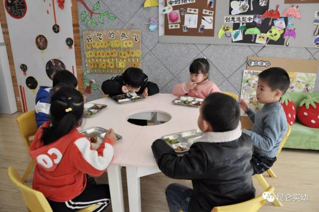 家长陪餐日,让幼儿园的膳食管理看得见