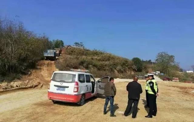 監控視頻電源被切斷,當晚一些貨車從蘄春經紅色旅遊路偷運黃沙到武穴