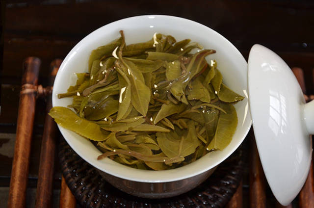2017年新班章古树纯料生茶