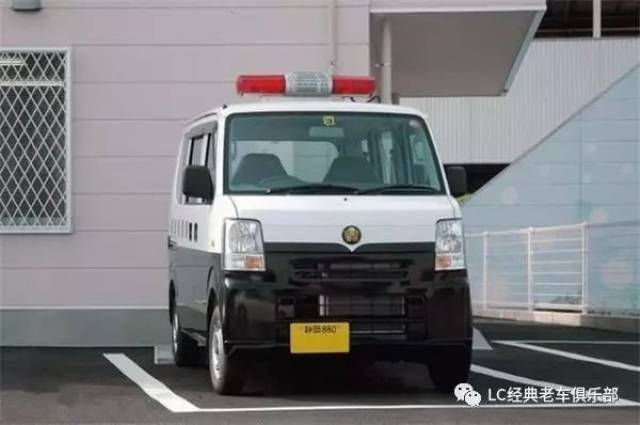 在日本,警察都开什么牌子的警车?