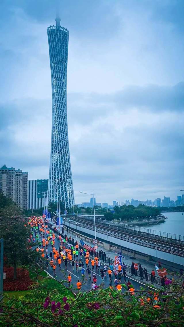 最冷广马体验冰火两重天:跑得快,好世界!跑得慢,被关门!