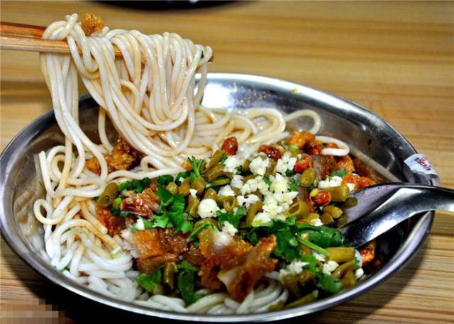 99%的人没吃过正宗的桂林米粉,原因在于它.