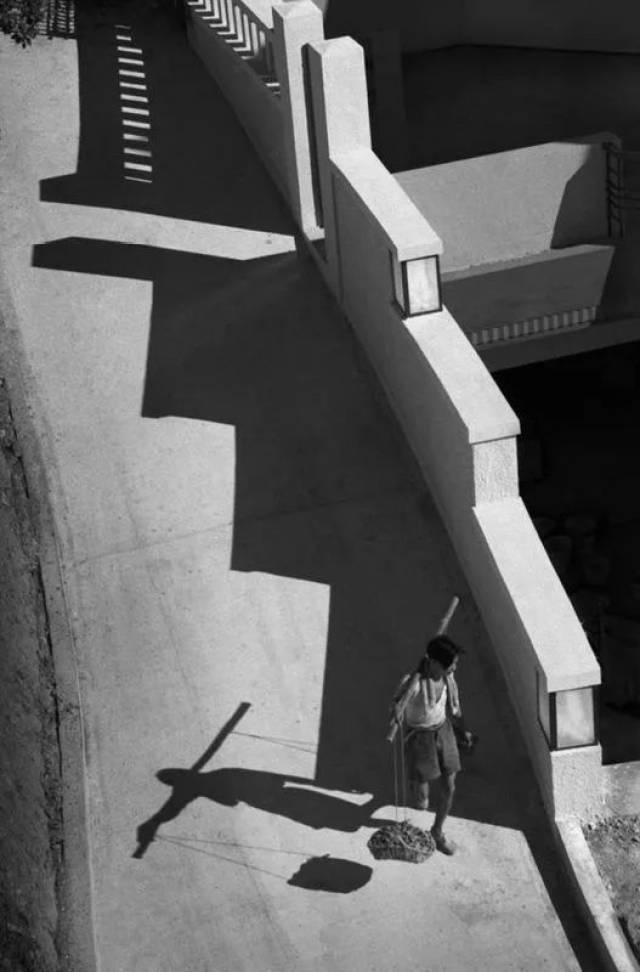 【分享】香港摄影大师何藩,光与影交织下的香港三部曲