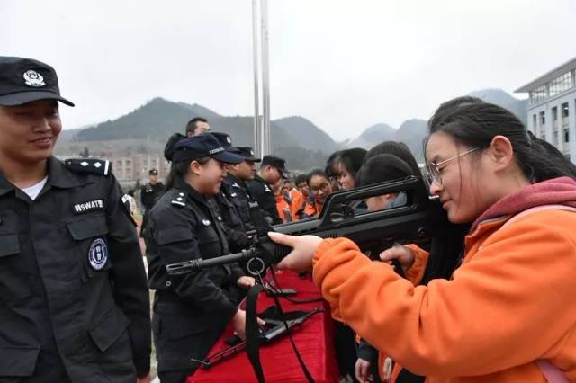 北附师生进警营 领略不一样"警色—七星关区