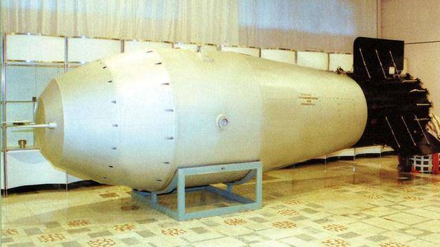 造1亿吨当量氢弹瞄准美国,500公里半径寸草不生,覆盖上亿人口