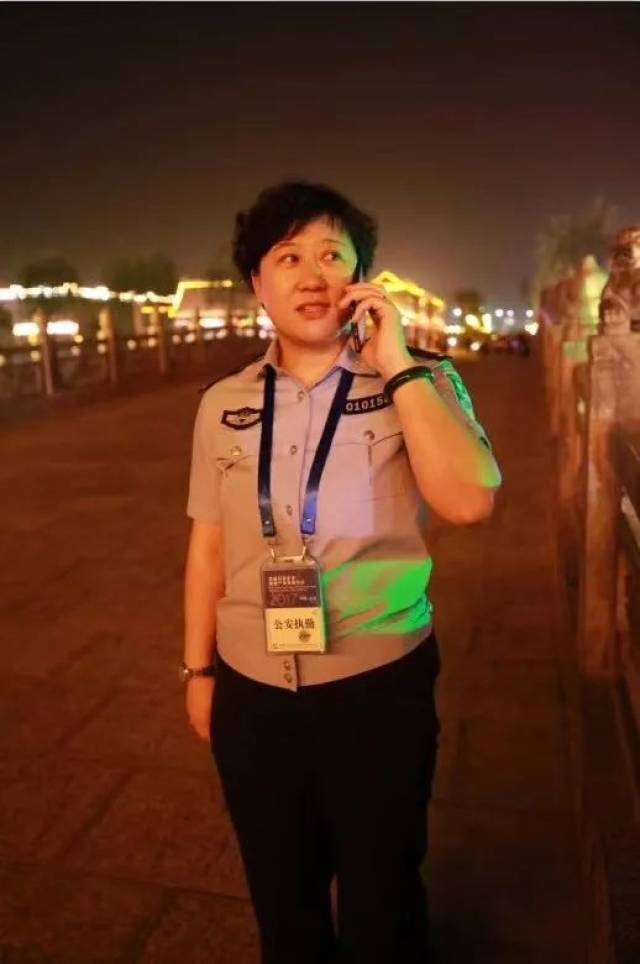 她贴心,温暖的笑容,让同事们深切感受着大家庭的温暖,和谐,她就是正定