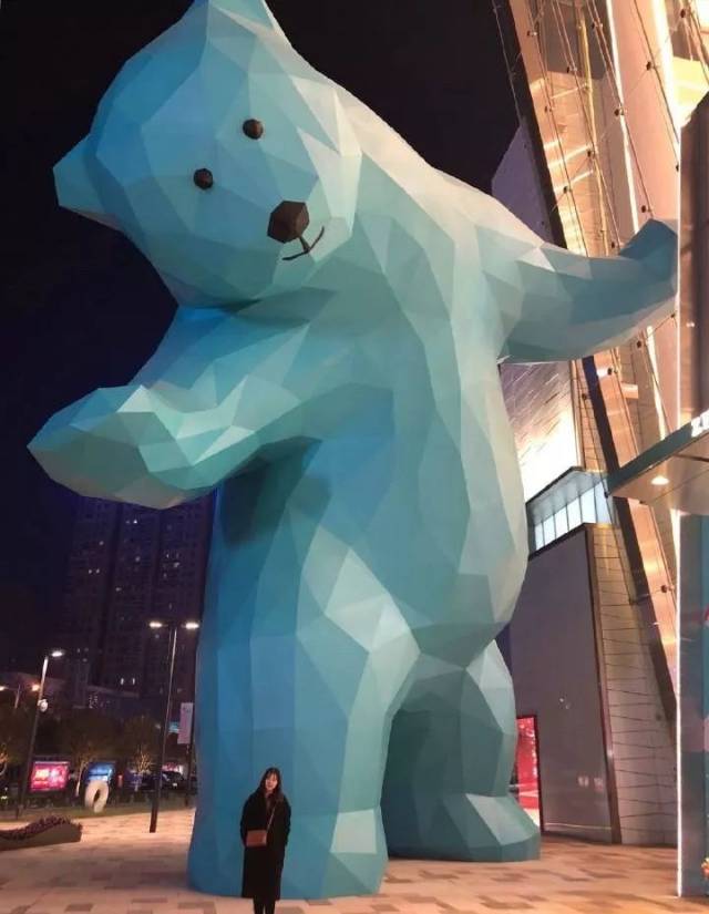 6米的"小熊"巨型雕塑,为西安古城增添乐趣!