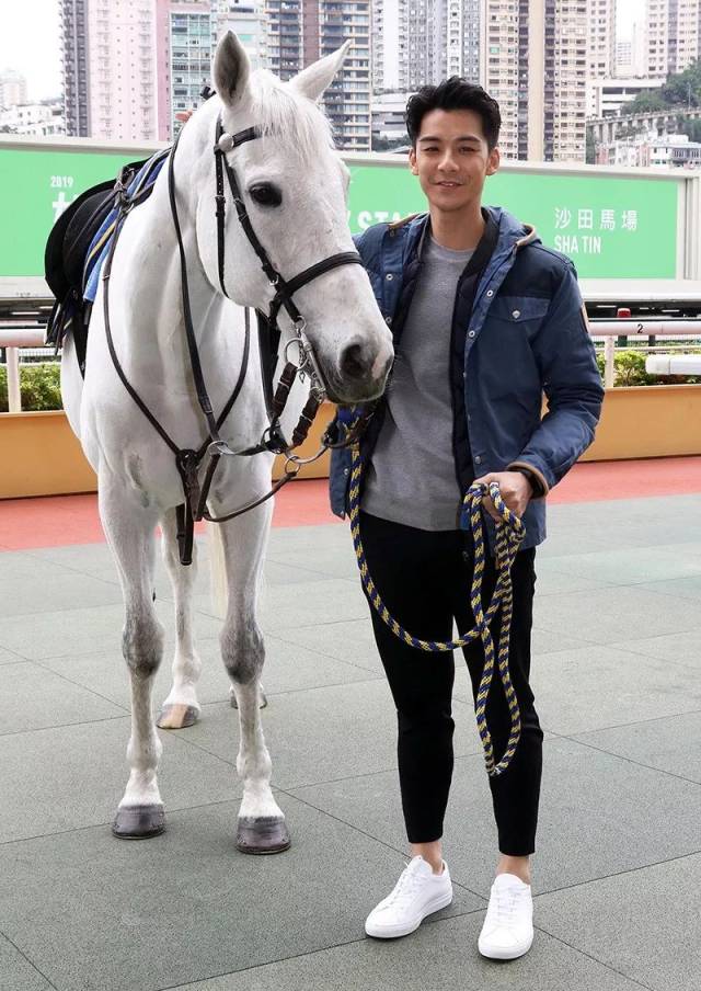 【好运1月1】刘佩玥,余德丞元旦发放好运_手机搜狐网