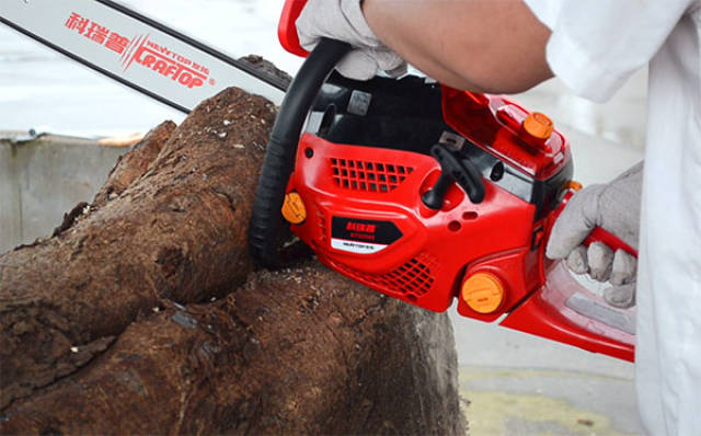 油锯加满油的危害 油锯如何省油?