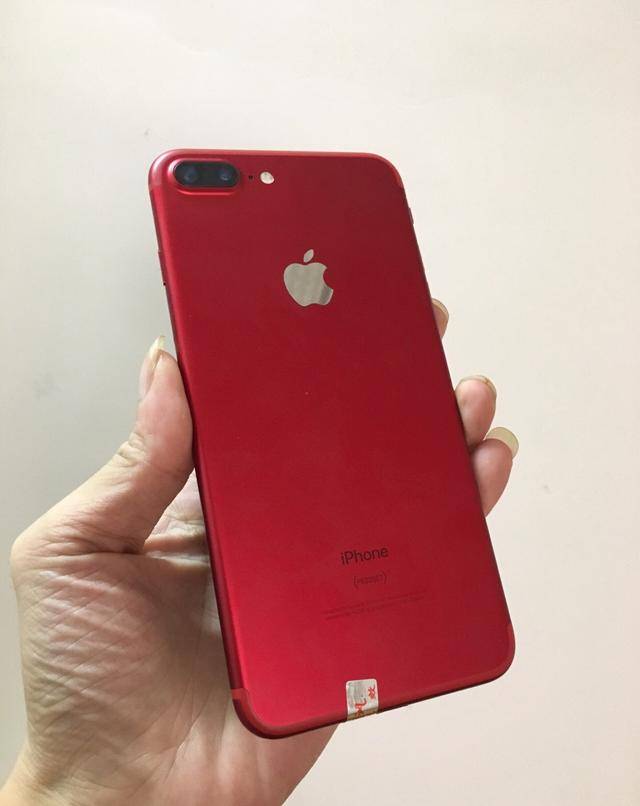 iphone 7上加入这款红色可以说让苹果尝到了甜头,而后安卓厂商也纷纷