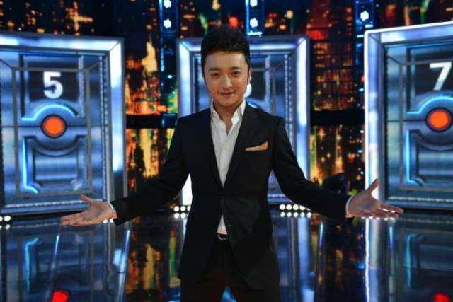 开朗的性格,和英俊的外貌,让人们记住了这个来自于新疆的小伙子