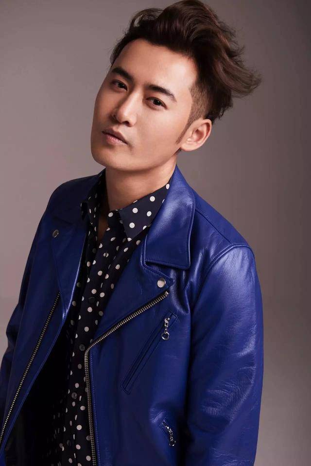 湖南卫视男主持,跨界当演员依然备受认可,老婆却是前国脚的前妻