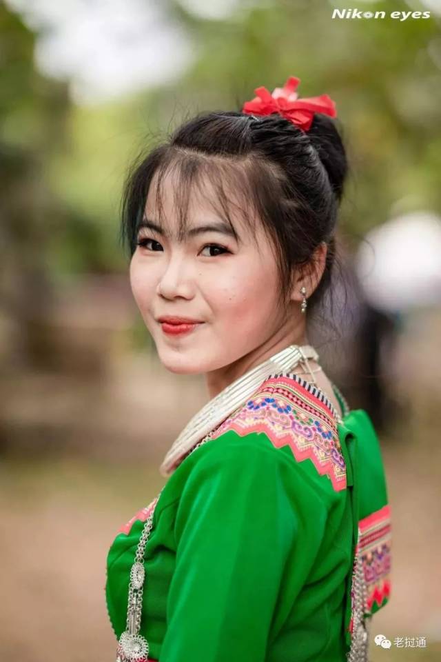 老挝苗族过苗年,摄影师镜头下的苗族女孩笑的真美|三苗视频