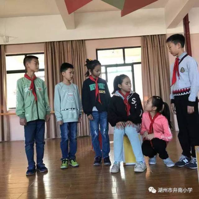 让我们记住这次参加演出的小演员 陈梓郝 施欣宇 刘梓 丁启承 录蜒