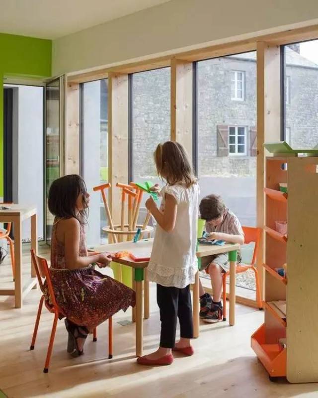 海外幼教|这所法国幼儿园的配色,值得中国设计师和园长们学习!_手机搜