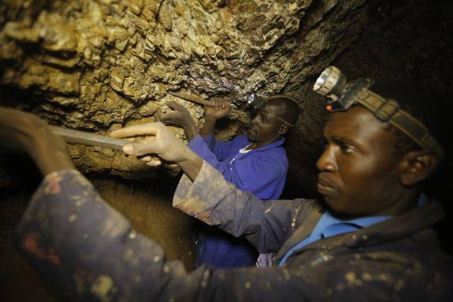 非洲被誉为矿产博物馆,现已探明和已开采的矿产资源大多数掌握在