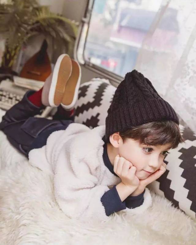 这个混血小男孩让18万人疯狂,网友:又来骗我生孩子