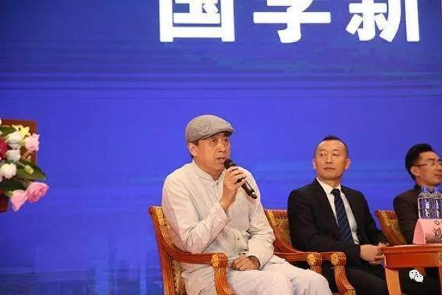 央视著名主持人,加拿大国际文化交流协会秘书长罗柏翰担任论坛支持)