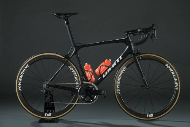 ccc车队2019新战车 giant tcr advanced sl