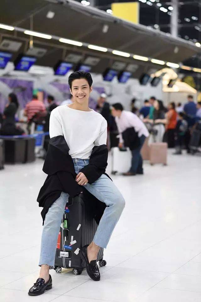 近日,泰国当红小生bank赴中国北京参加时尚芭莎活动.