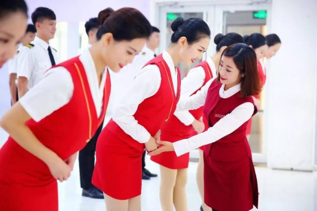 凯创空乘礼仪正确姿势与动作的十原则