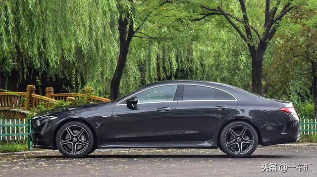 豪华大轿跑鼻祖奔驰第三代cls速度与优雅合体