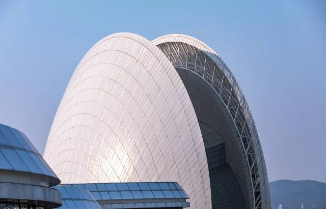 张震鹏改革开放40年发展,中国社会实现了由缺乏生机到充满活力的历史