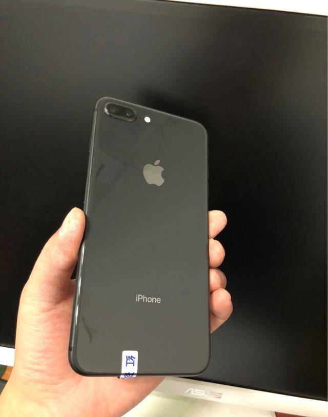 网友3599购入iphone 8 plus!性价比!
