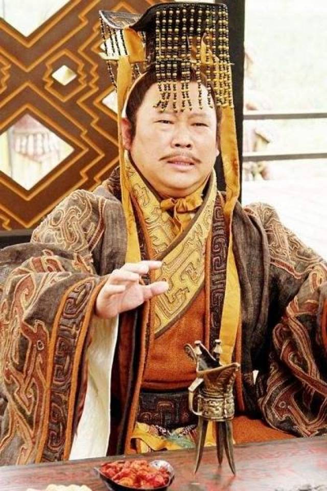 周怒,赴于齐曰:"天崩地坼,天子下席.东藩之臣田婴齐后至,则斫之!