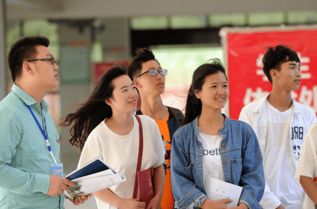 其实,在大学生活中,在生活费给多少才合适这个问题上,父母和子女之间