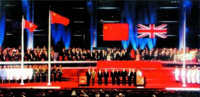 英国步步蚕食香港,条约如何从赠送到割让,最后